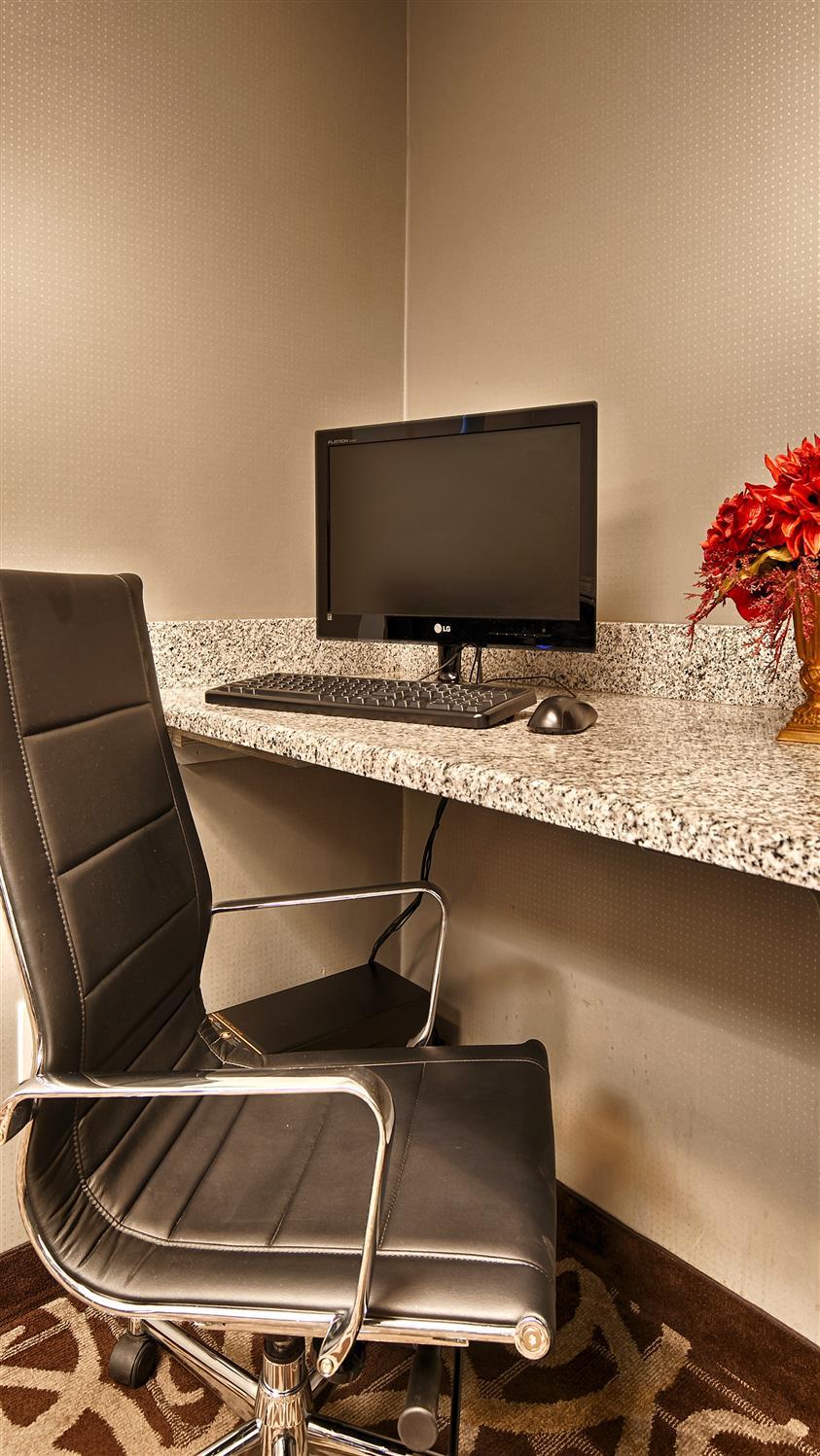 Best Western Plus Austin Airport Inn & Suites מראה חיצוני תמונה