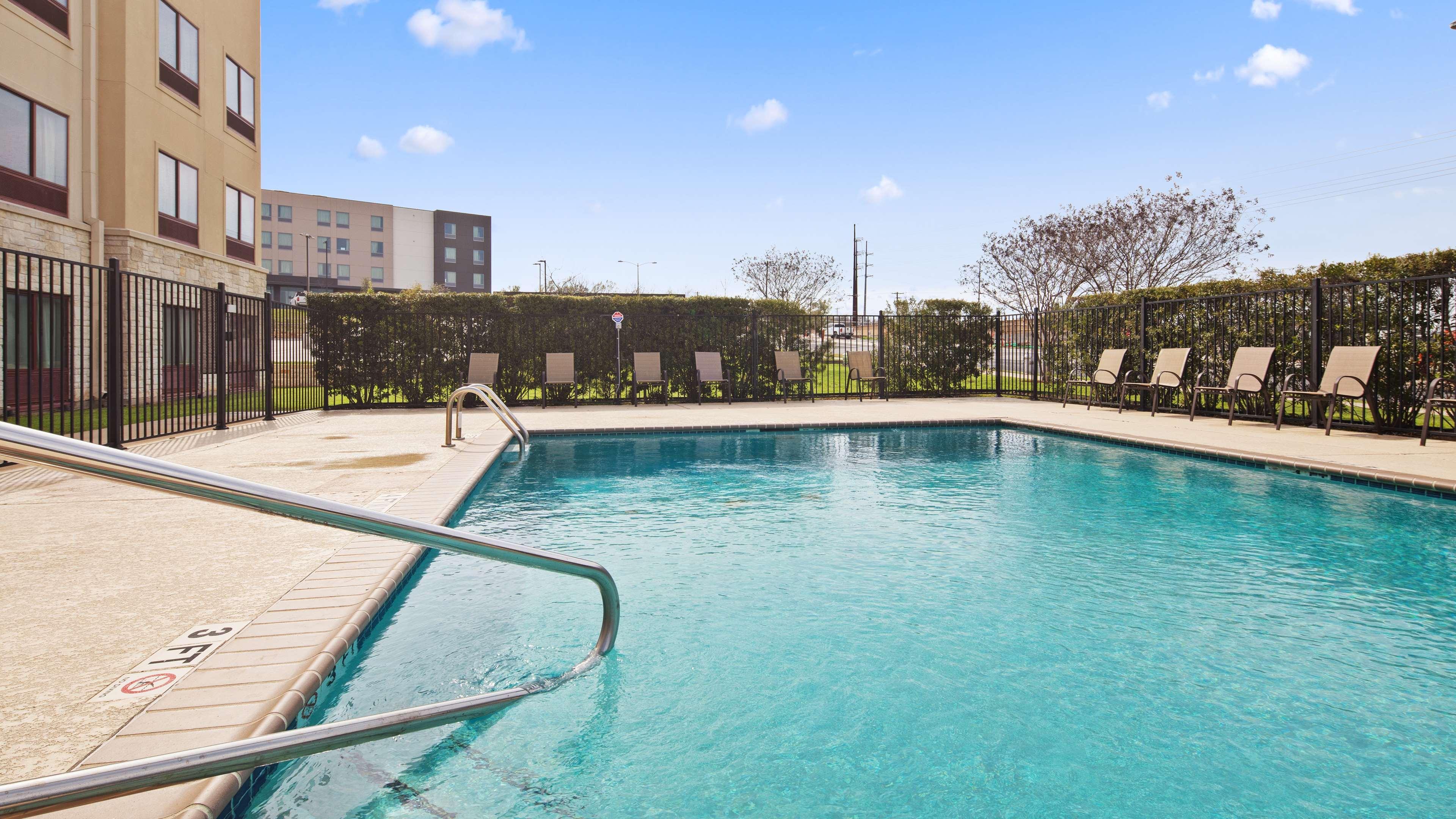 Best Western Plus Austin Airport Inn & Suites מראה חיצוני תמונה