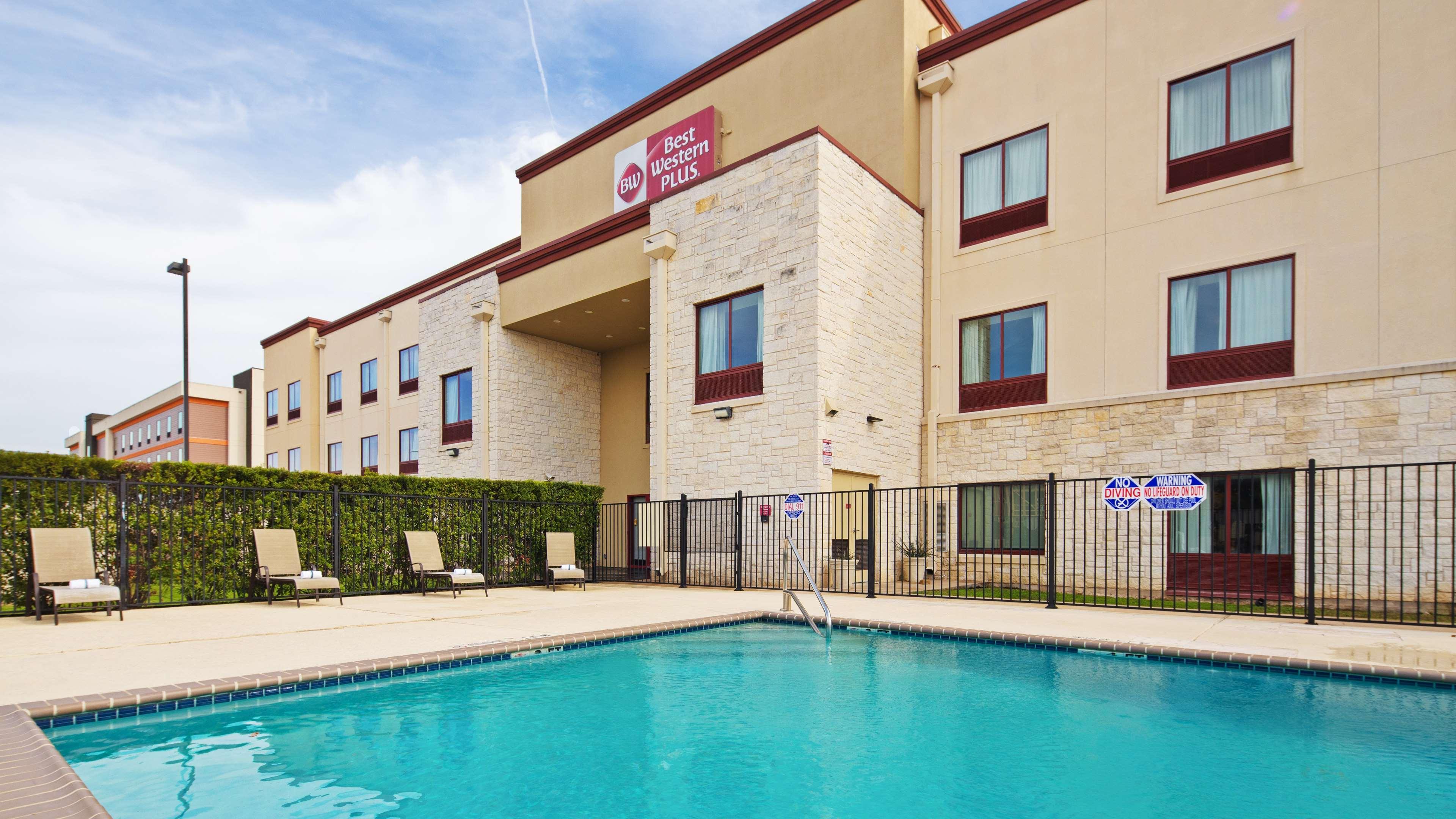Best Western Plus Austin Airport Inn & Suites מראה חיצוני תמונה