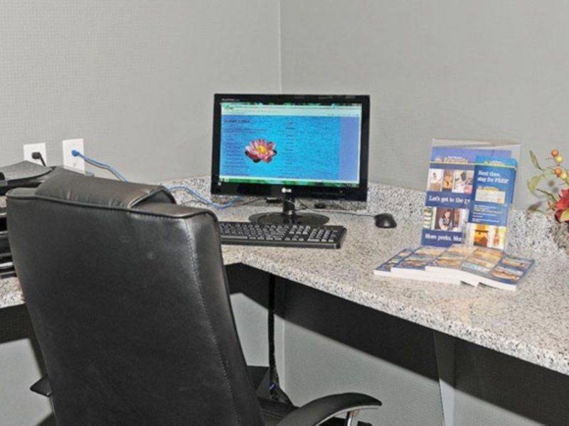 Best Western Plus Austin Airport Inn & Suites מראה חיצוני תמונה