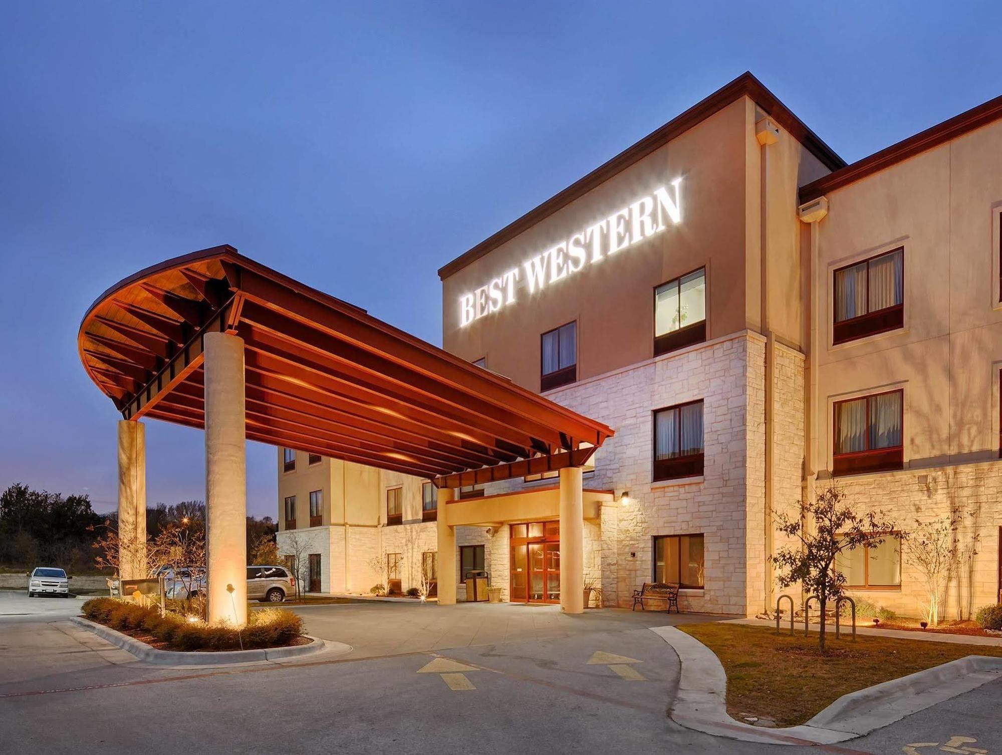 Best Western Plus Austin Airport Inn & Suites מראה חיצוני תמונה